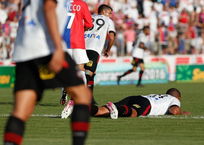Walter lamenta oportunidade perdida pelo Atlético. | Henry Milleo/Gazeta do Povo