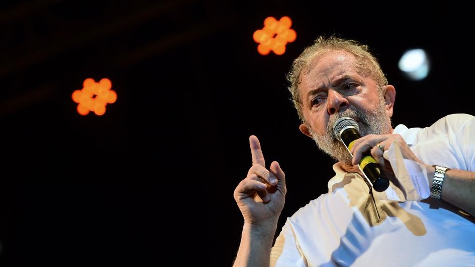 Lula tem articulado nos bastidores apoios ao governo Dilma . | Christophe Simon/AFP