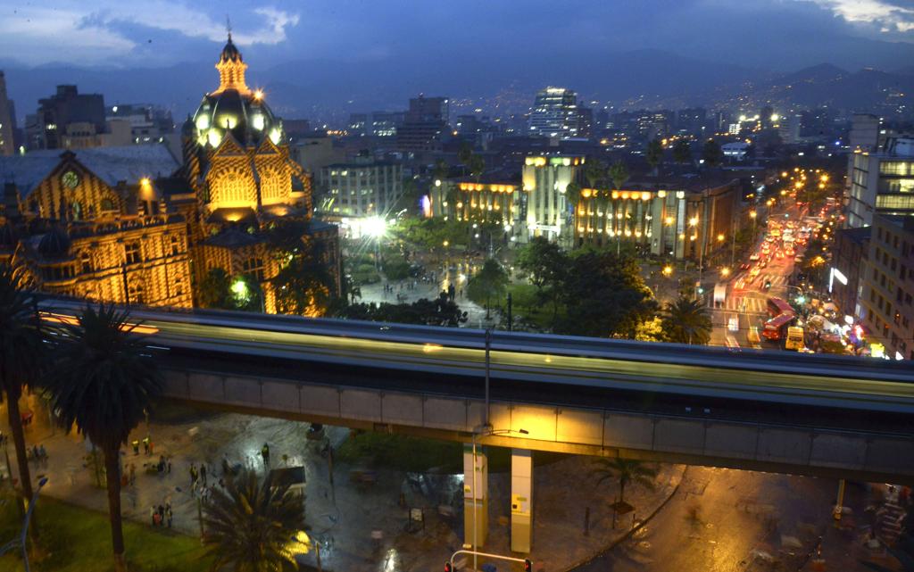 Visão aérea de Medellín, na Colômbia. Apenas cidades como Suzhou (China), Nova York (EUA) e Bilbao (Espanha) já receberam o Lee Kuan Yew World City Prize. | RAUL ARBOLEDA/AFP