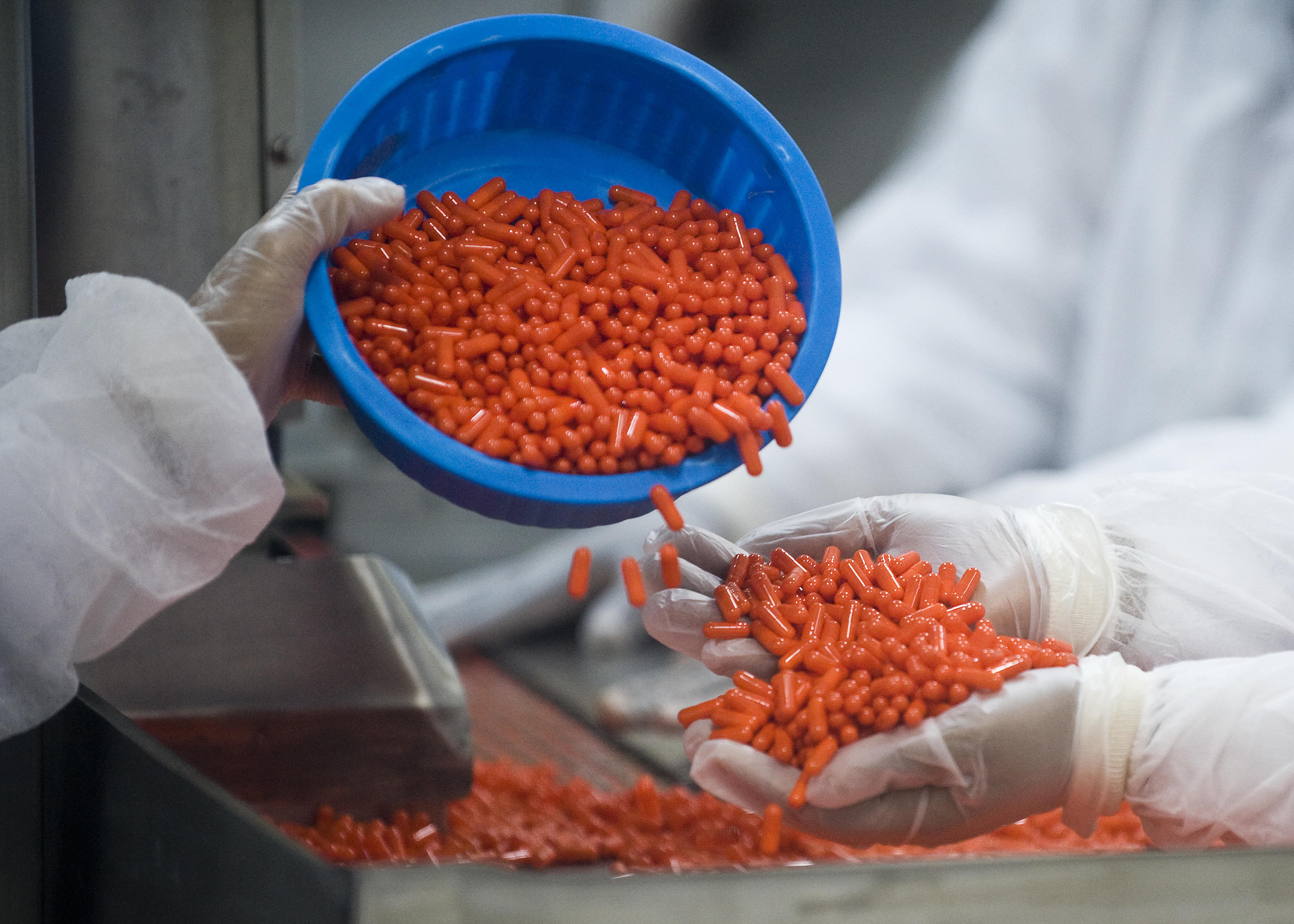 Produção de oseltamivir no laboratório Farmanguinhos | Antonio Scorza/AFP