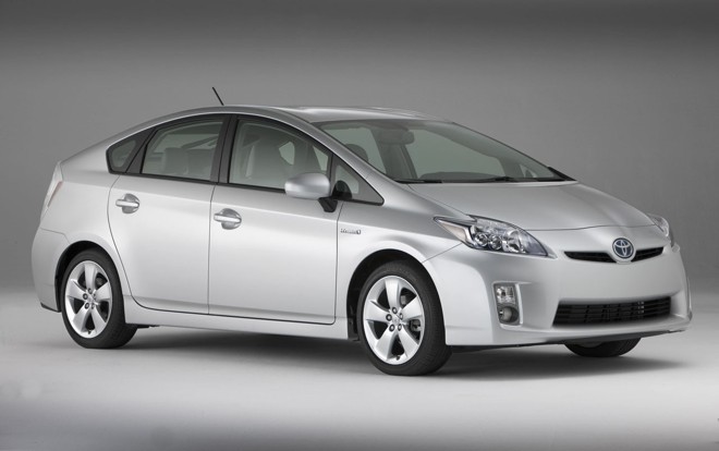 TOYOTA PRIUS 1.8 (híbrido). Consumo:18,9/ 17,0 km/l (cidade/estrada) com gasolina. Potência: 134 cv. Câmbio: CVT. Preço: R$ 117.610. | David Dewhurst/Divulgação