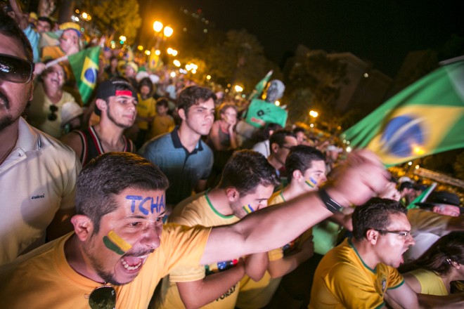 “Tchau”: pintura no rosto de manifestante a favor da queda de Dilma | Marcelo Andrade/Gazeta do Povo