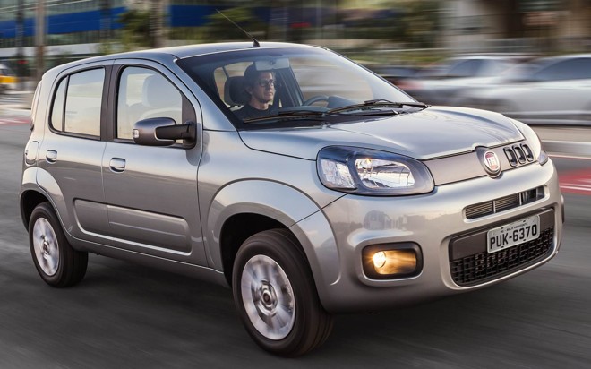 FIAT UNO 1.4 EVOLUTION (start-stop). Consumo: 8,8/10,1 km/l (cidade/estrada) com etanol; 12,6/14,8 km/l (cidade/estrada) com gasolina. Potência: 85/ 88 cv (g/e). Câmbio: manual de 5 marchas. Preço: R$ 43.210. |