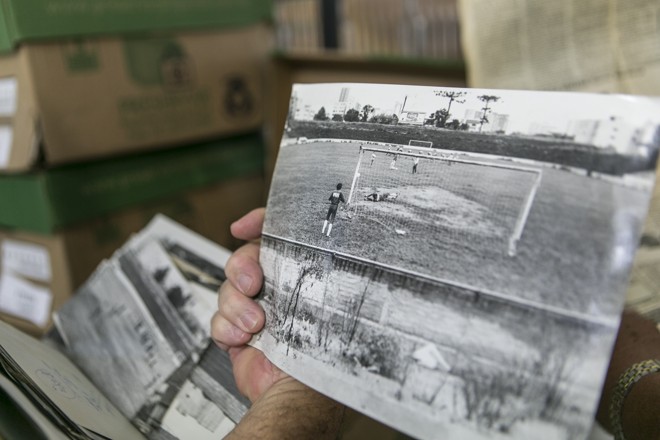 Acervos oficiais tendem à estética do cartão-postal. Acervo de fotojornalismo destaca o cotidiano e os anônimos da cidade. | Marcelo Andrade/Gazeta do Povo
