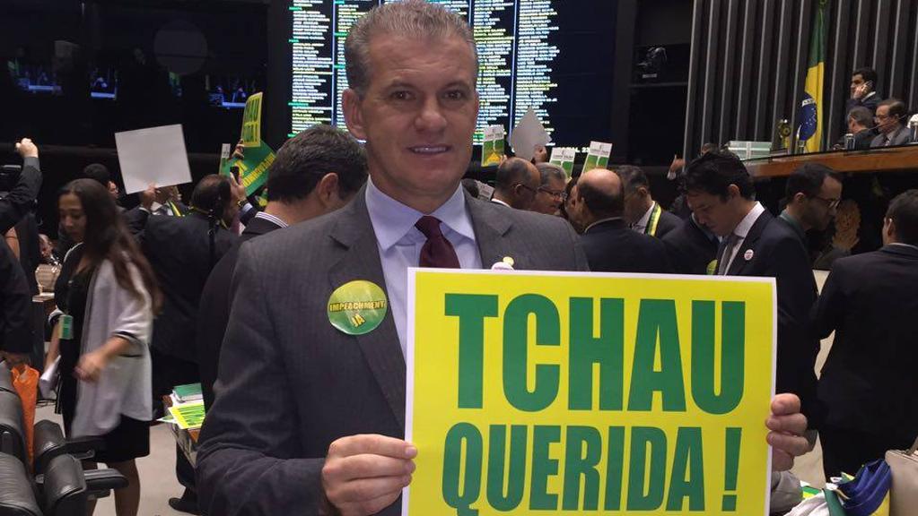 Evandro Roman, do PSD, transitou com a família no Salão Verde e no plenário da Câmara. | Reprodução/Facebook