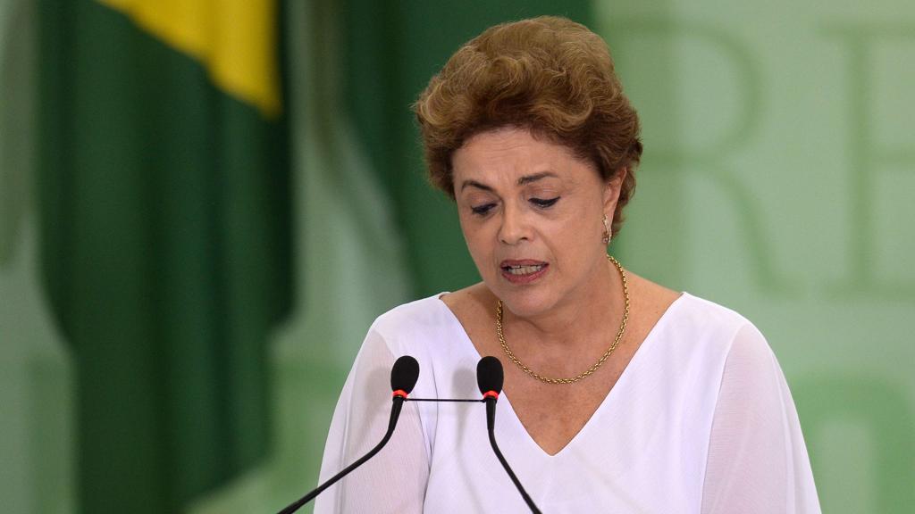 Aliados da presidente Dilma Rousseff acreditam que não será possível barrar impeachment na comissão na Câmara. | Andressa Anholete/AFP
