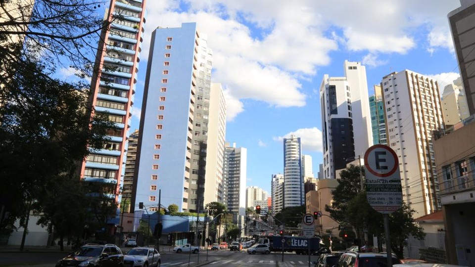 Pesquisa mostra que quase metade dos possíveis compradores de imóveis  investiriam em unidades prontas. | Ivonaldo Alexandre/Gazeta do Povo