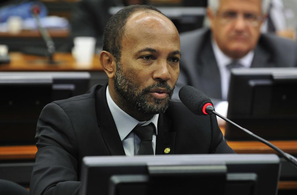 Deputado Bebeto (PSB-BA) pode ser substituído pelo suplente caso vá votar a favor de Dilma. | Gabriela Korossy/ Câmara