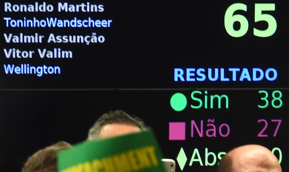 Votação na comissão especial do impeachment começou depois das 20 horas desta segunda-feira (11). | Evaristo Sá/AFP