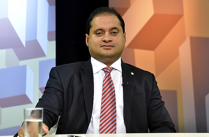 Deputado federal Weverton Rocha (MA) anuncia que seu partido, o PDT, vai orientar o voto contra o impeachment da presidente Dilma | Zeca Ribeiro/Câmara dos Deputados