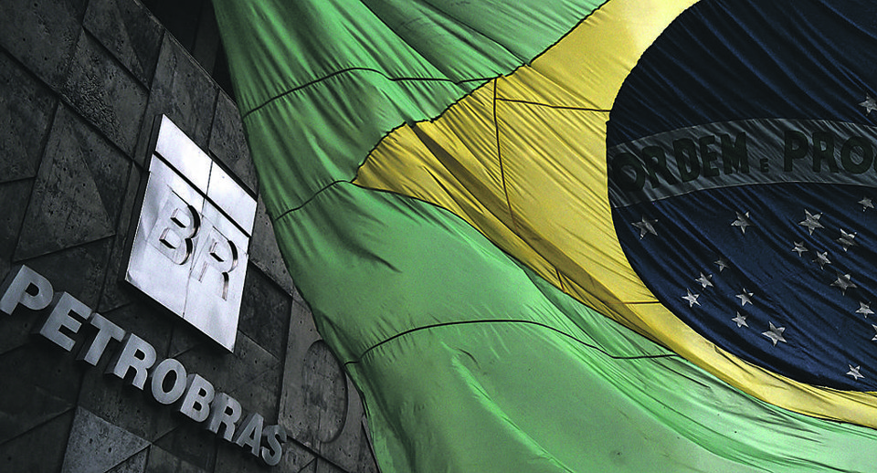 Ações da Petrobras têm oscilado de acordo com as chances de o impeachment de Dilma ser aprovado ou não. | Vanderlei Almeida/AFP