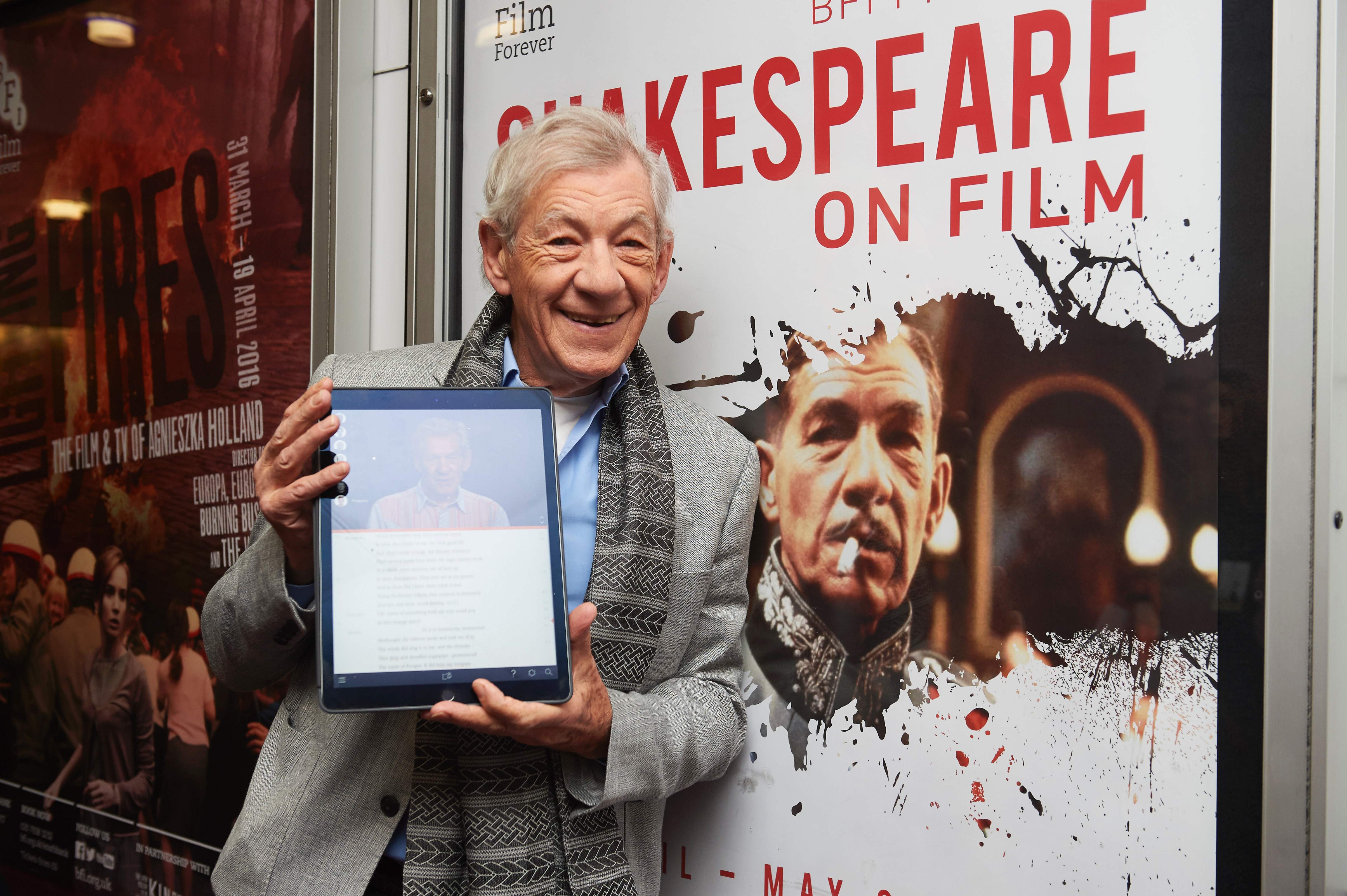 Ian McKellen ajudou a criar um aplicativo para celulares e tablets com as obras de Shakespeare. | Niklas Halle’n/AFP