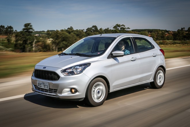 FORD KA 1.0 (três cilindros). Consumo: 8,9/10,4 km/l (cidade/estrada) com etanol; 13,0/15,1 km/l (cidade/estrada) com gasolina. Potência: 80/ 85 cv (g/e). Câmbio: manual de 5 marchas. Preço: a partir de R$ 41.990. |