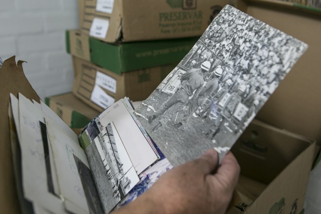 Projeto na Lei Rouanet, em fase de captação, vai listar e escanear o acervo fotográfico da editoria de esportes. | Marcelo Andrade/Gazeta do Povo