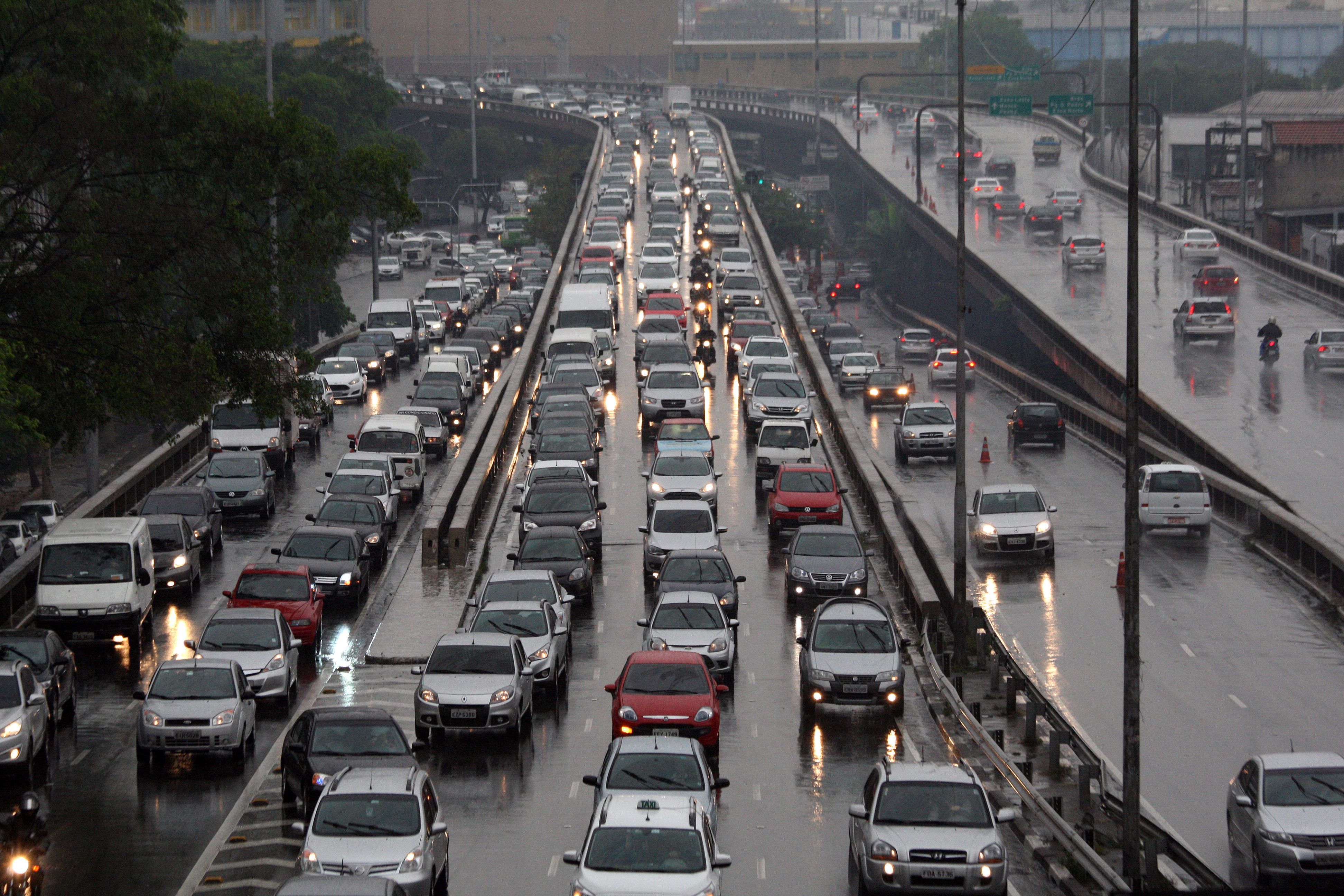 Cerca de 70 mil veículos trafegam por dia no elevado Costa e Silva. | Luiz Carlos Murauskas/Folhapress