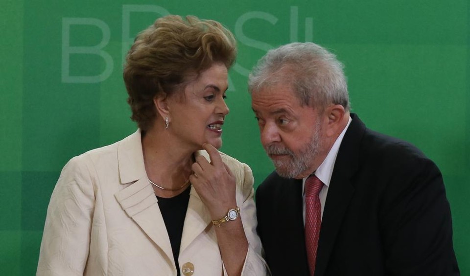Dilma e Lula conversam na posse do ex-presidente como ministro da Casa Civil. | Lula Marques/Agência PT