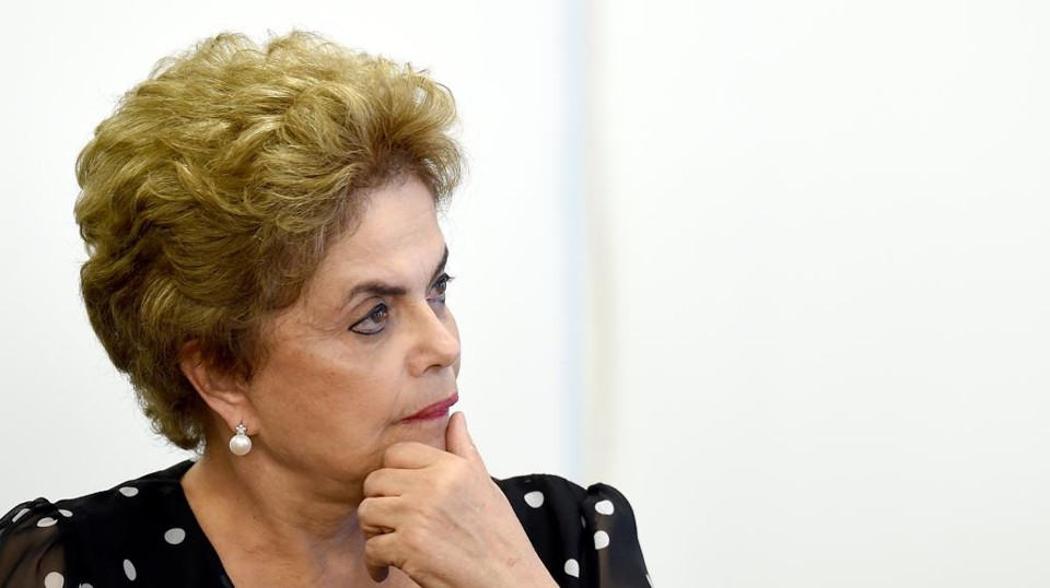 Presidente Dilma Rousseff tem feito corpo a corpo para tentar segurar o impeachment. | Evaristo Sá/AFP