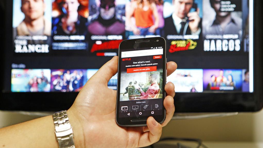 Serviços como o Netflix seriam bastante afetados com limites de dados. | Antônio More/Gazeta do Povo