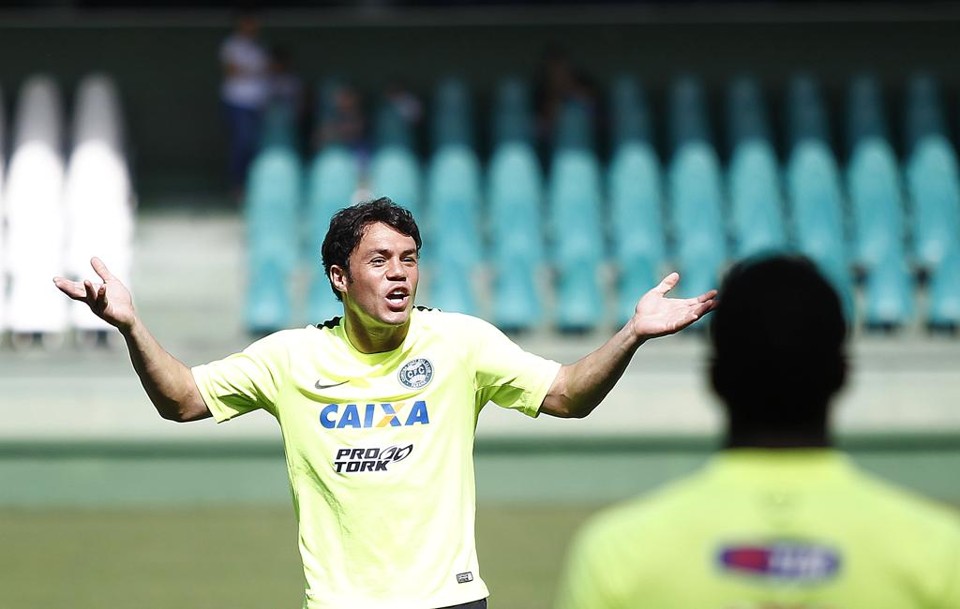 Kleber, artilheiro do Paranaense, aposta contra o PSTC. | Jonathan Campos/Gazeta do Povo