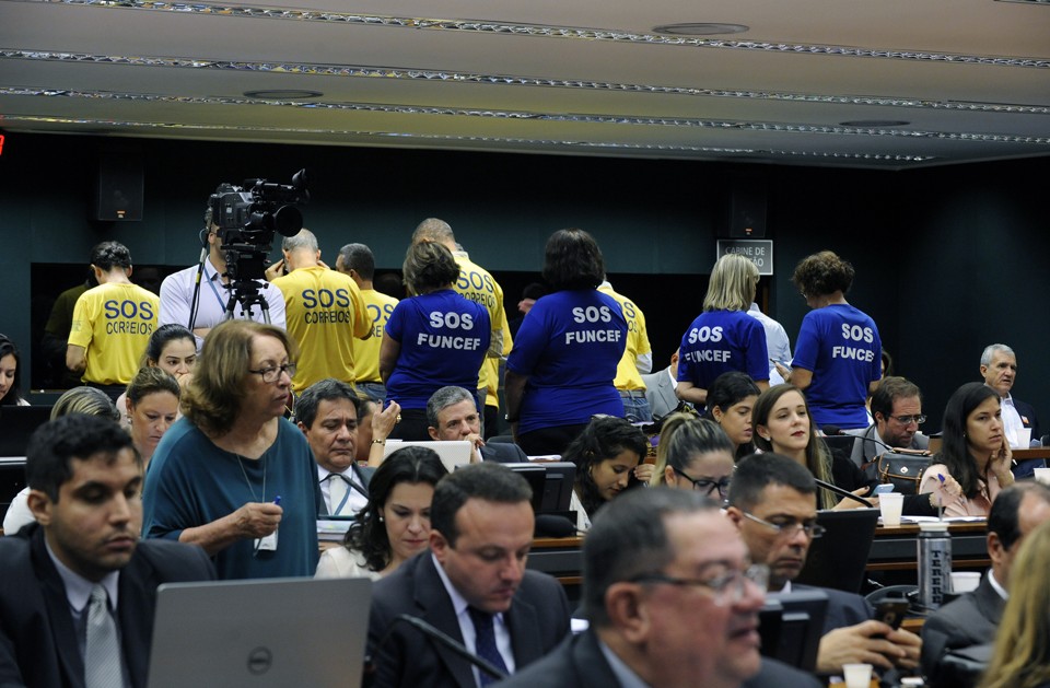 Em fevereiro, sessão da CPI dos Fundos de Pensão teve protesto dos funcionários das empresas que estão perdendo dinheiro nos últimos cinco anos | Luis Macedo/Câmara dos Deputados