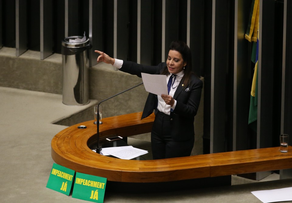 Deputada Raquel Muniz (PSD-MG), defendeu o marido durante sessão que votou o impeachment: ele foi preso no dia seguinte | Valter Campanato/Agência Brasil