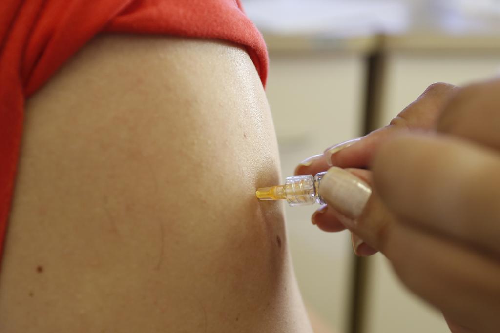 Vacinação contra a gripe começa na próxima segunda-feira (25) na rede pública de saúde do Paraná. | Henry Milleo/Gazeta