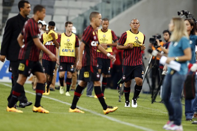 Como o prometido, atacante Walter começou o jogo no banco de reservas. Entrou em campo no segundo tempo. | Albari Rosa/Gazeta do Povo