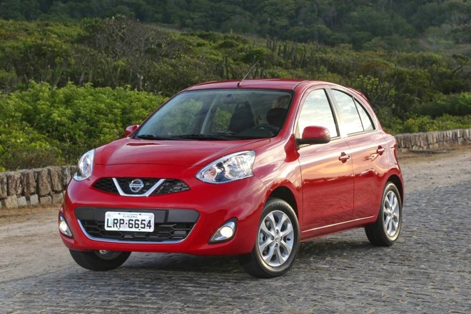 NISSAN MARCH 1.0 (três cilindros). Consumo: 8,8/10,4 km/l (cidade/estrada) com etanol; 12,9/15,0 km/l (cidade/estrada) com gasolina. Potência: 74/ 77 cv (g/e). Câmbio: manual de 5 marchas. Preço: a partir de R$ 37.990. |