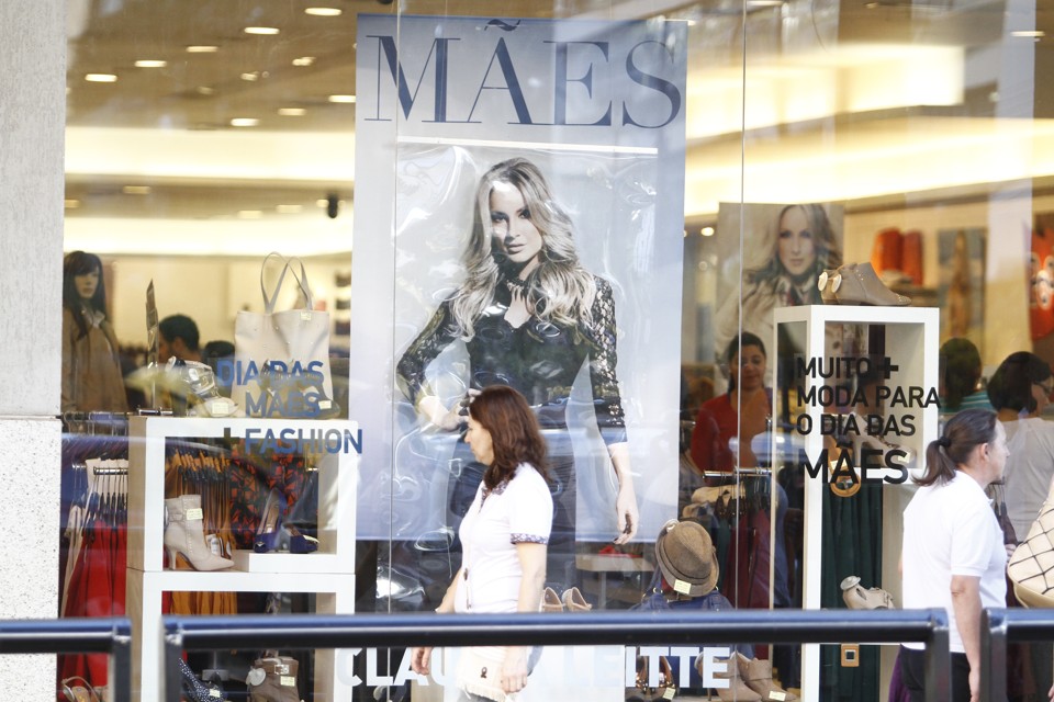 Lojas começam a estampar propaganda para o Dia das Mães: previsão pessimista. | Gilberto Abelha/Gazeta do Povo