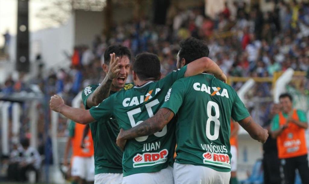 Coritiba comemora gol de Thiago Lopes, o segundo da vitória por 3 a 0 contra o PSTC | Divulgação/Assessoria de imprensa - Coritiba