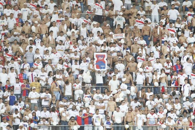Torcida do Paraná marcou presença na Arena da Baixada. | Daniel Castellano Gazeta do Povo