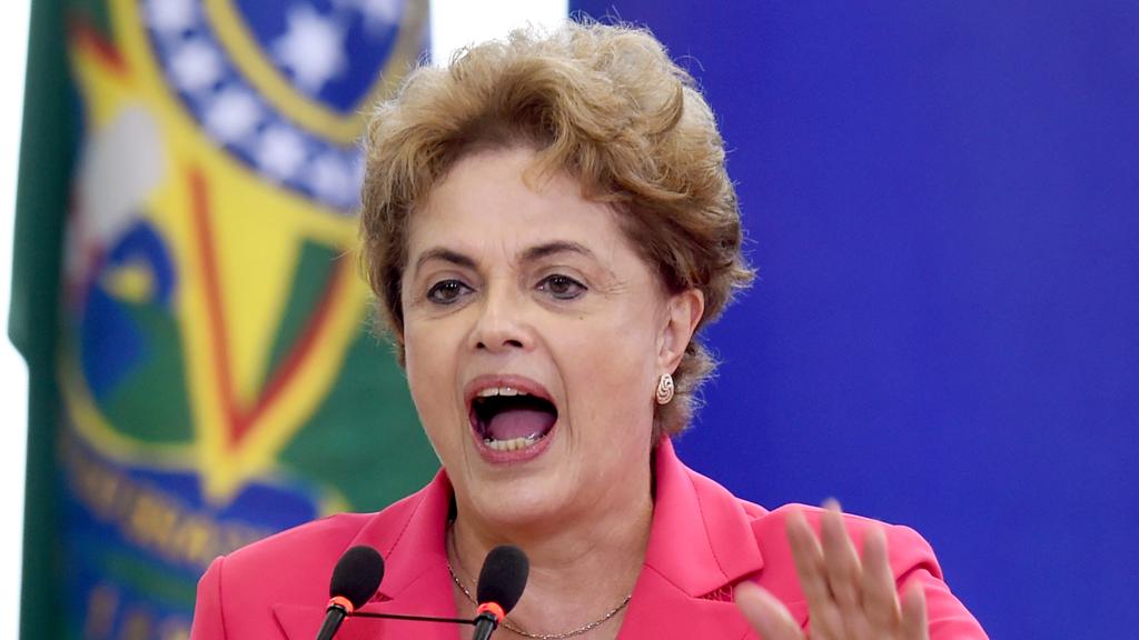 Dilma Rousseff ainda trabalha no convencimento de parlamentares para evitar o impeachment. | Evaristo Sá/AFP