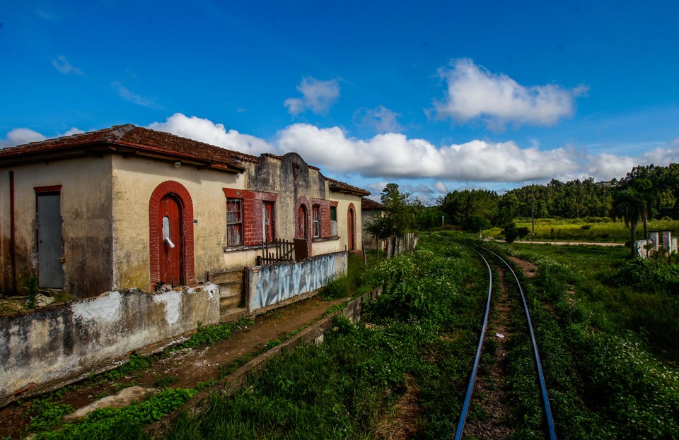 Trem ficou parado próximo à  estação de Piraquara. | Daniel Castellano/ Arquivo Gazeta do Povo