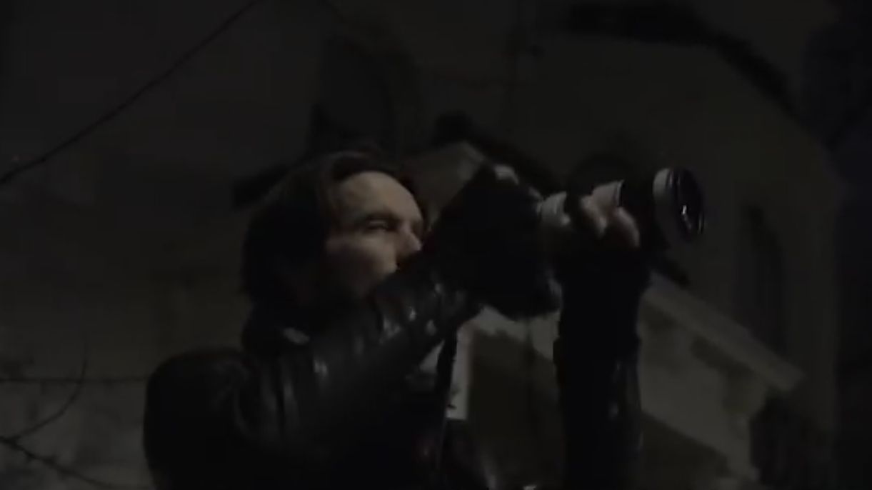 “Chasing Robert Barker” conta história de um paparazzi pressionado | Reprodução/YouTube