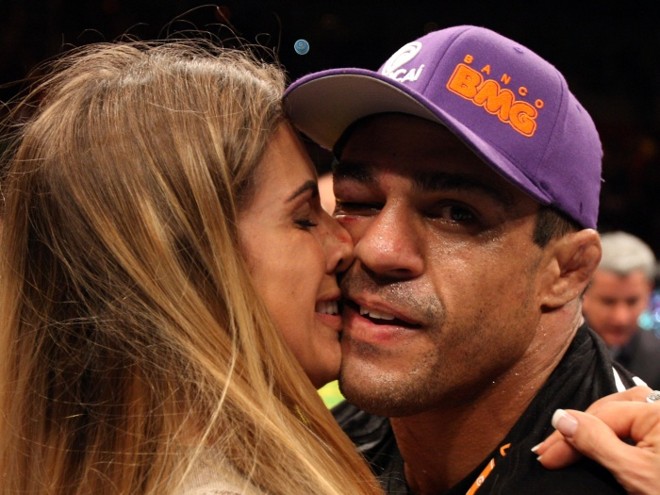 Esposa do lutador Vitor Belfort, Joana Prado (a Feiticeira), vai acompanhar a luta do marido contra Ronaldo Jacaré na Arena da Baixada. | Divulgação