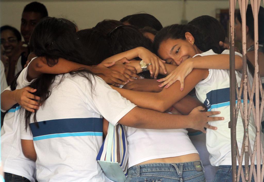 Alunos Escola Municipal Tasso da Silveira voltaram às aulas 11 dias depois da tragédia | Gabriel de Paiva /Ag. O Globo