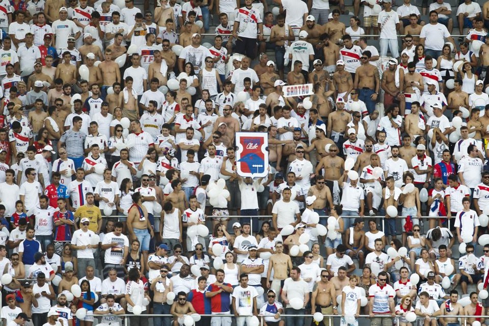 Paraná conta com apoio da torcida para ter sucesso nas duas decisões que fará na Vila Capanema neste semana. | Daniel Castellano/Gazeta do Povo