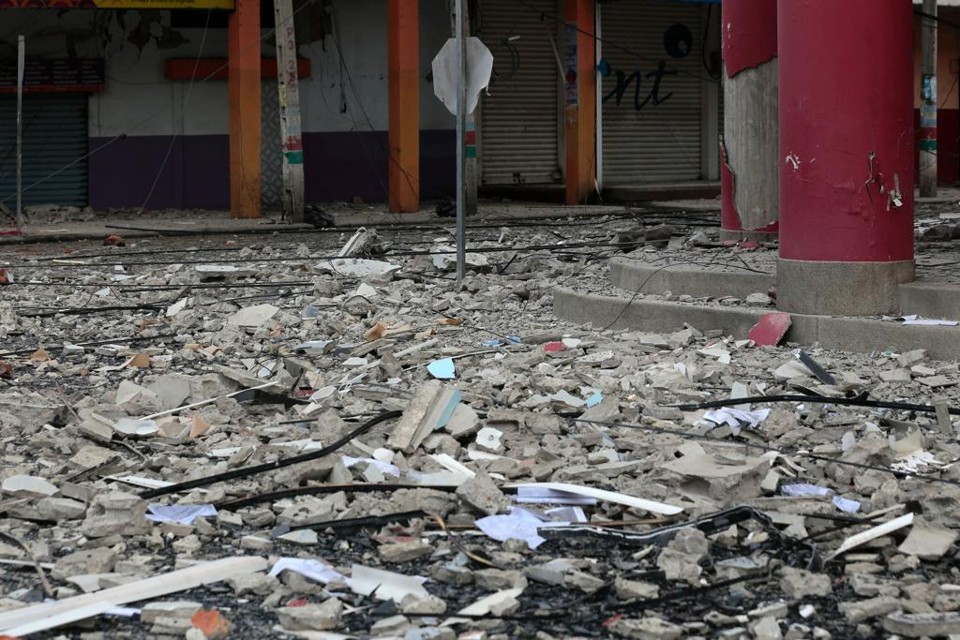 O terremoto de 7,8 graus, o mais forte desde 1979, teve uma duração de aproximadamente um minuto e afetou seis províncias da costa equatoriana, de norte a sul. | JUAN CEVALLOS/AFP