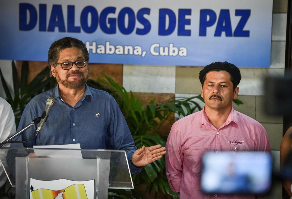 Ivan Marquez e Edison Romana, ambos da Farc, discursam em Havana | ADALBERTO ROQUE/AFP