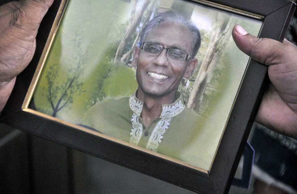 Rezaul Karim Siddique era professor de inglês em uma universidade pública e foi morto quando saía de casa. | MD. Abdullah Iqbal/AFP