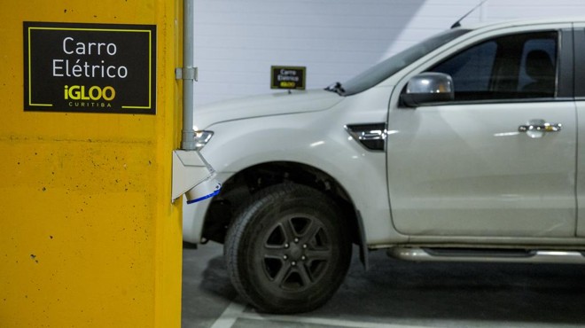 Diante da tendência de popularização dos carros elétricos, estações de recarga antecipam necessidade futura dos clientes. | Hugo Harada/Gazeta do Povo