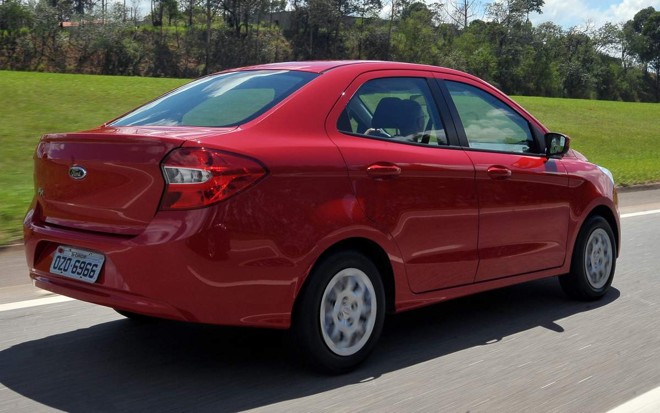 FORD KA+ 1.0 (três cilindros). Consumo: 8,9/10,4 km/l (cidade/estrada) com etanol; 13,0/15,1 km/l (cidade/estrada) com gasolina. Potência: 80/ 85 cv. Câmbio: manual de 5 marchas. Preço: a partir de R$ 44.990. | 