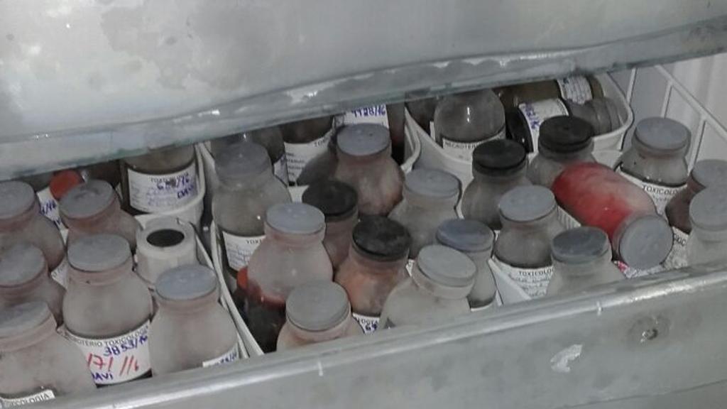 Freezer que acondiciona amostras que ainda não foram analisadas | /