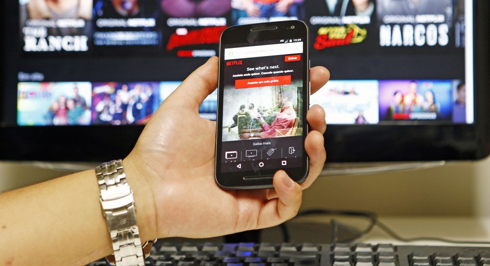 Operadoras pretendem cobrar mais de quem  usa serviços como a Netflix | Antônio More/Gazeta do Povo