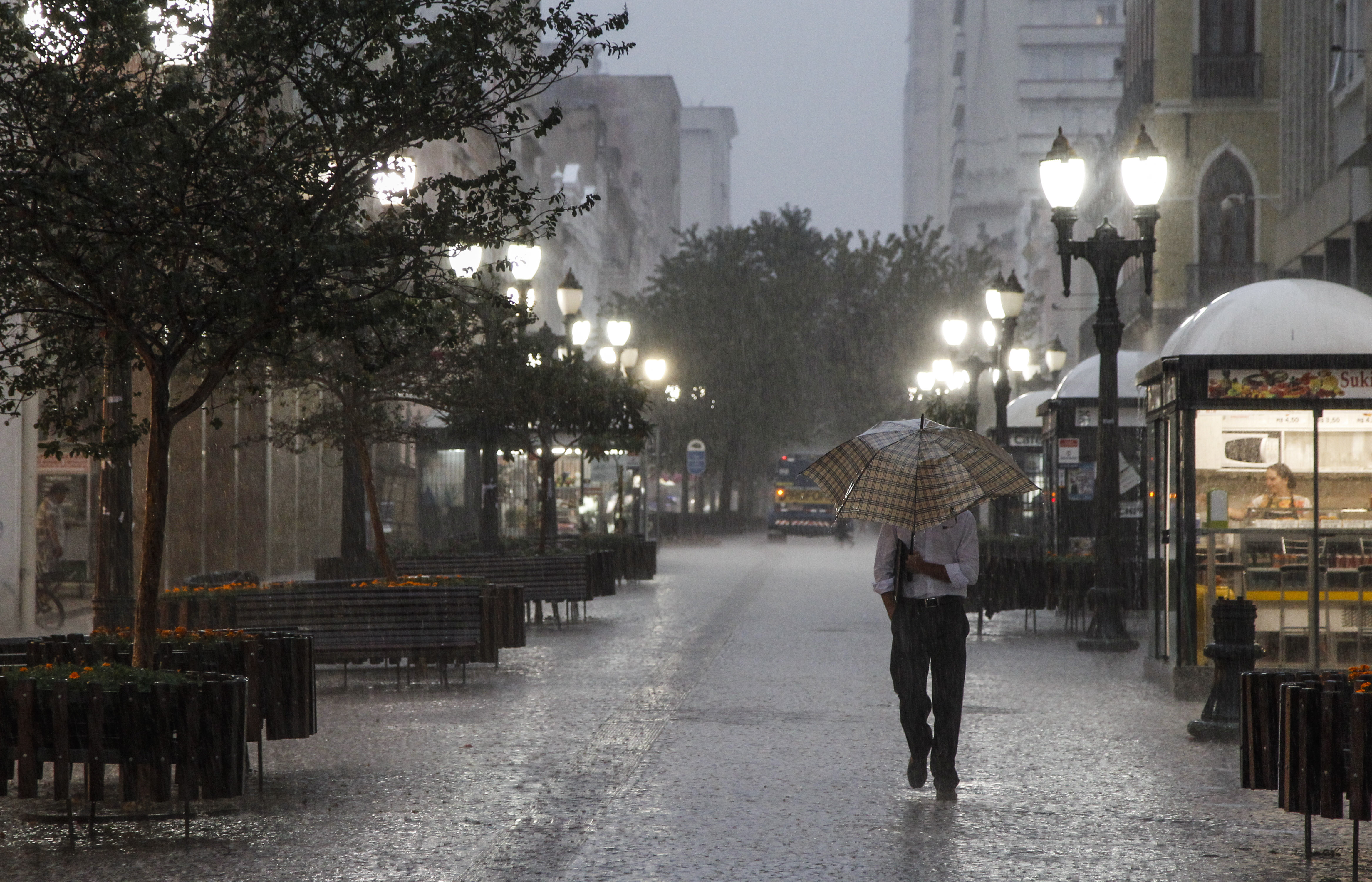 Calçadão da Rua XV, no Centro de Curitiba | Daniel Castellano/Gazeta do Povo