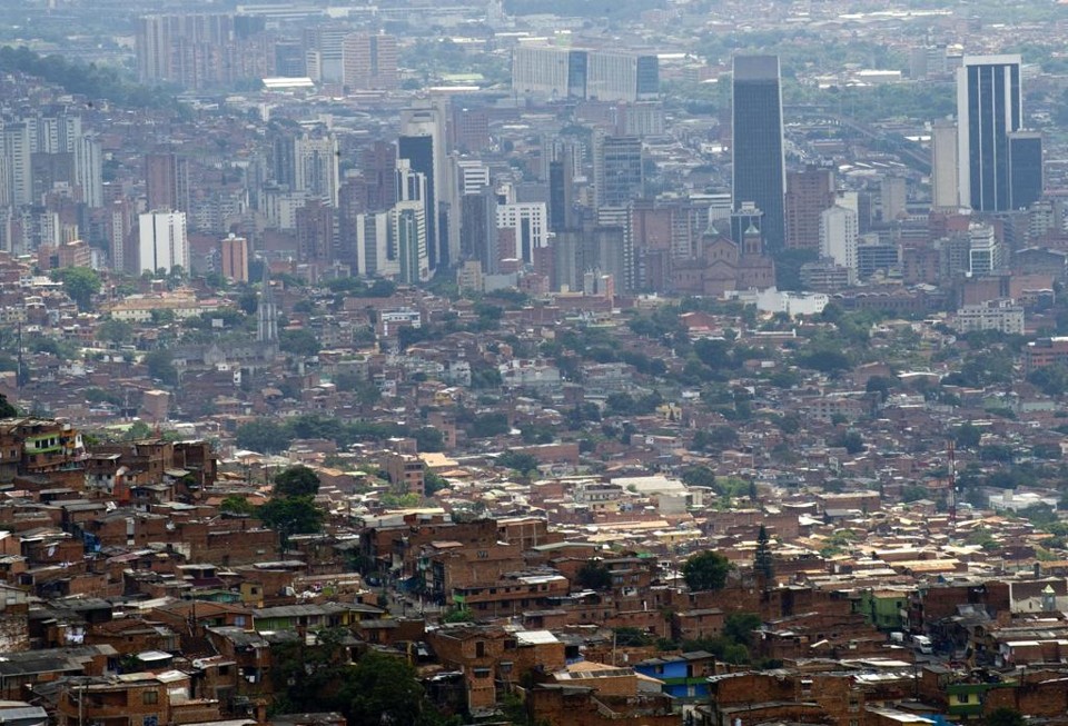 Visão aérea de Medellín, na Colômbia. Apenas cidades como Suzhou (China), Nova York (EUA) e Bilbao (Espanha) já receberam o Lee Kuan Yew World City Prize. | RAUL ARBOLEDA/AFP