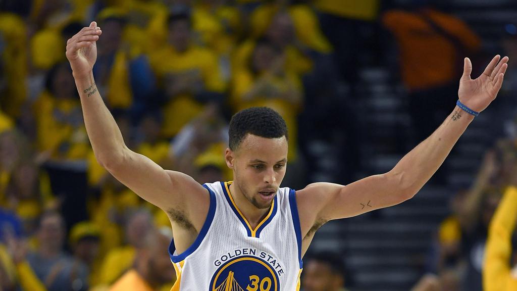 Stephen Curry saiu machucado e preocupa para as próximas partidas. | Thearon W. Henderson/AFP