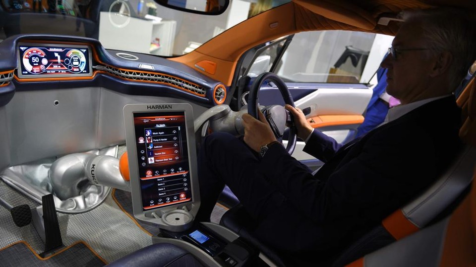 Carro com conexão à internet apresentado na Mobile World Congress em Barcelona. | Lluis Gene/AFP