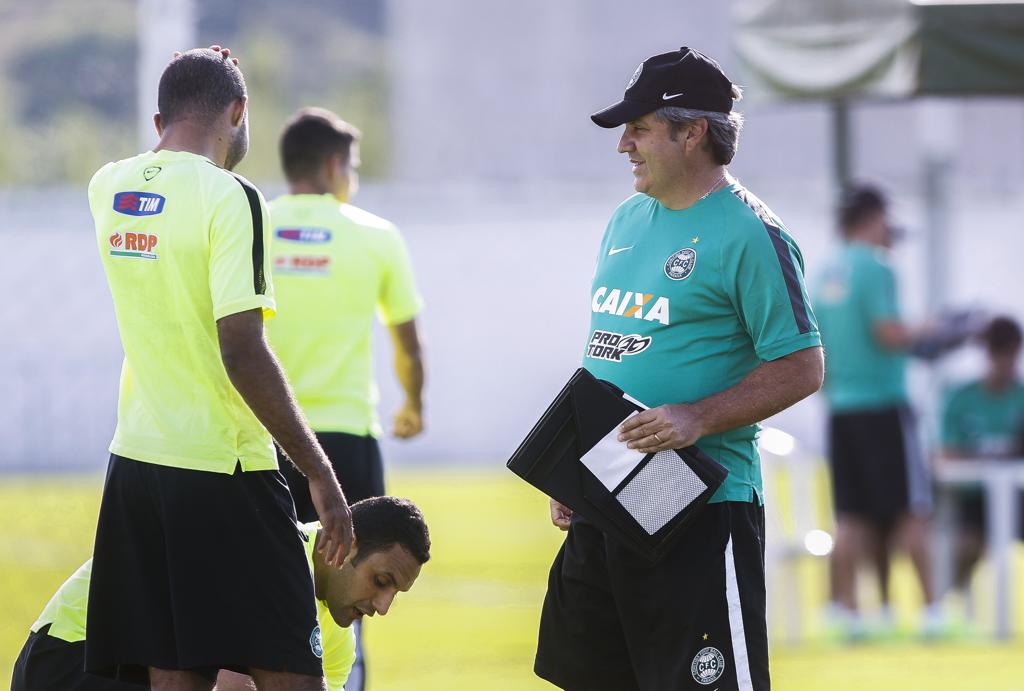 Gilson Kleina viu o time embalar nas últimas partidas e não quer que o Coritiba perca o ritmo. | Daniel Castellano/Gazeta do Povo