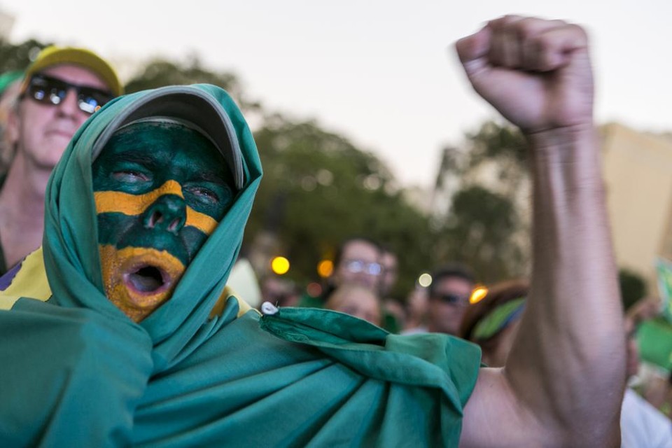 Manifestante durante protesto pelo impeachment de Dilma Rousseff. | Marcelo Andrade/Gazeta do Povo